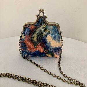 Chic Handsewn Genuine Leather Castle Shaped Kisslock Coin Purse & Chain